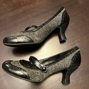 Hot Kiss tweed heels